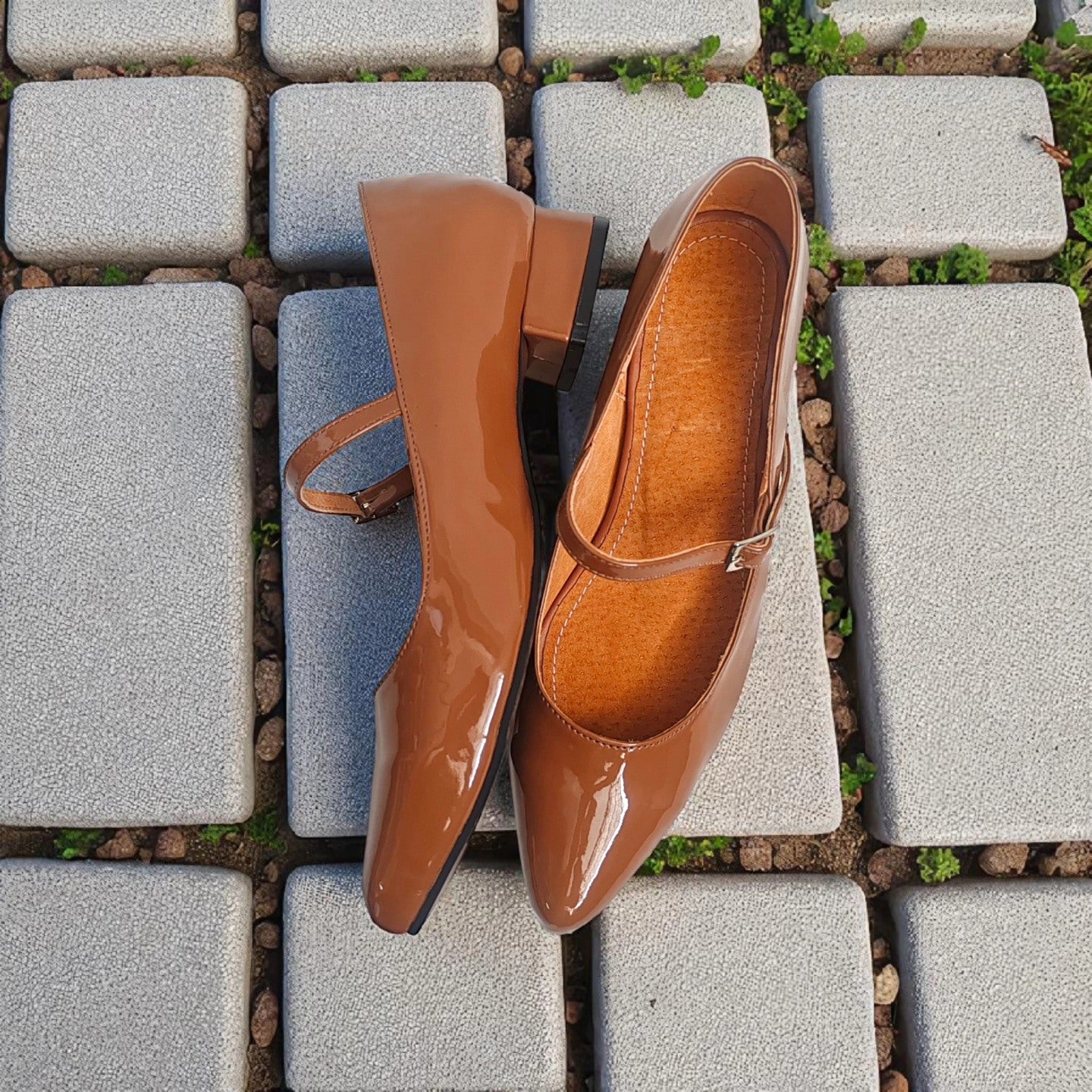 Stilettos Old Money charol dulce de leche