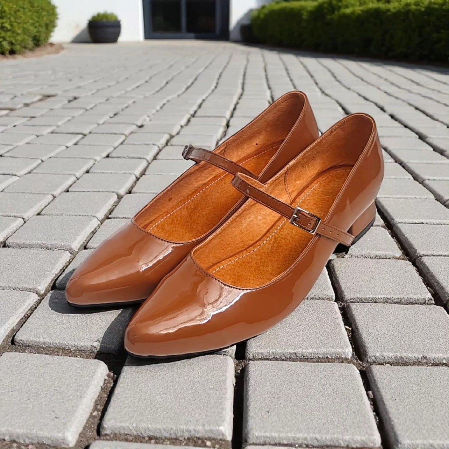 Stilettos Old Money charol dulce de leche