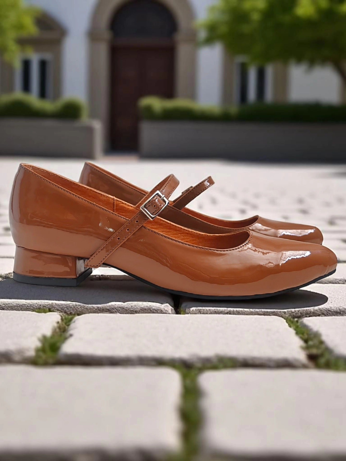 Stilettos Old Money charol dulce de leche