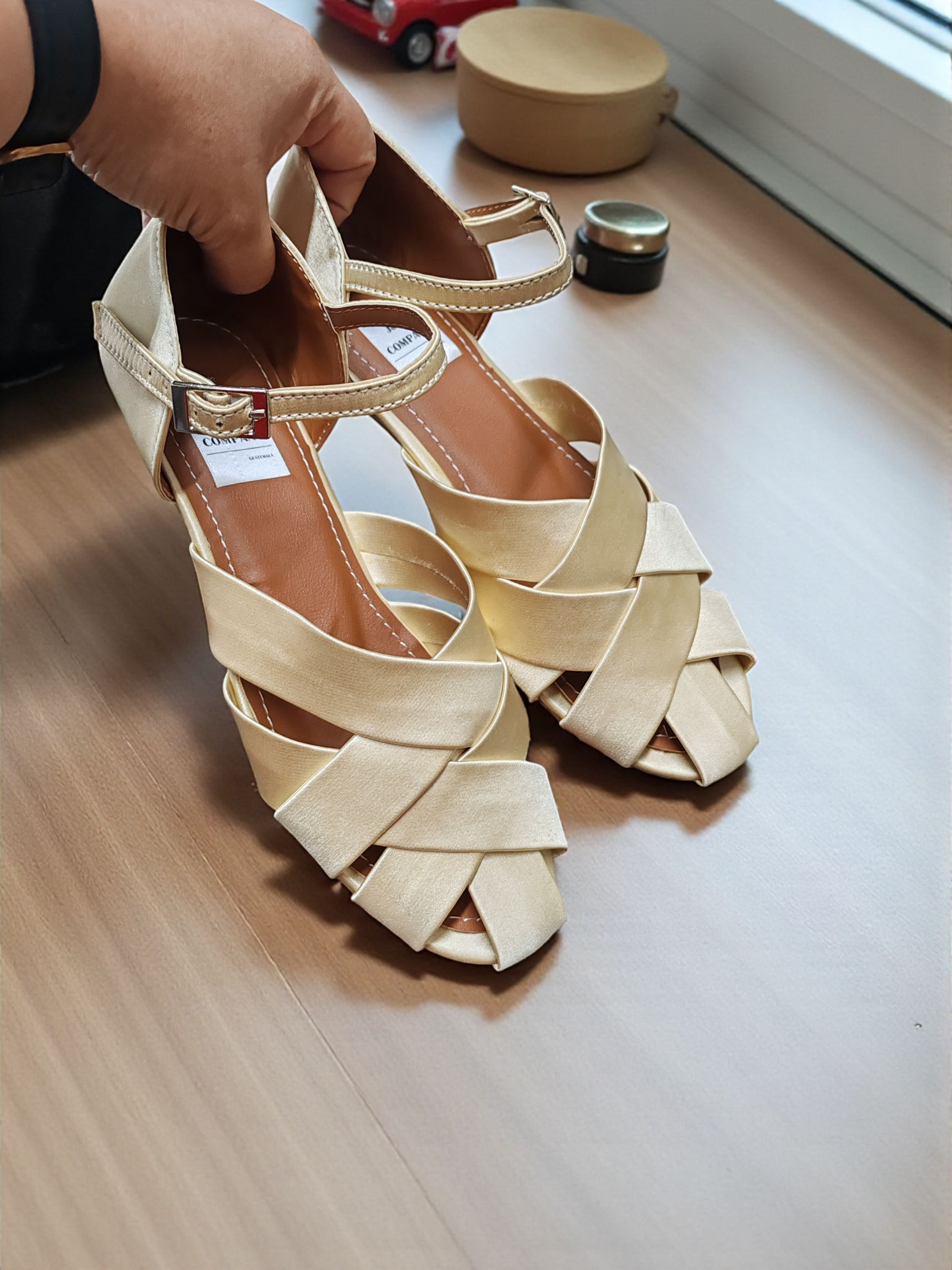 Flats Sophia satín color dorado