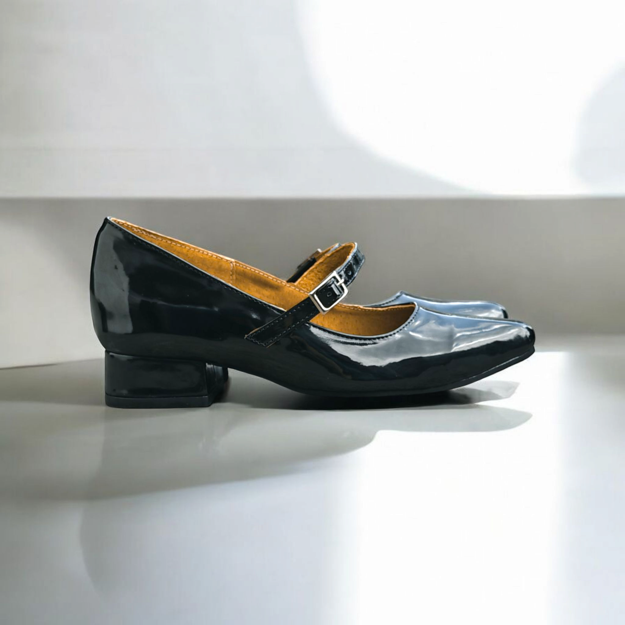 Stilettos Old Money charol negro